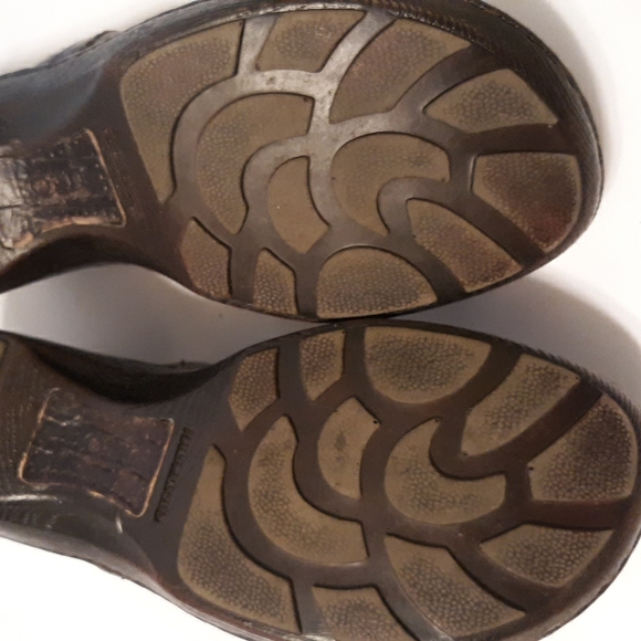 Born Clogs - Picture 8 of 10